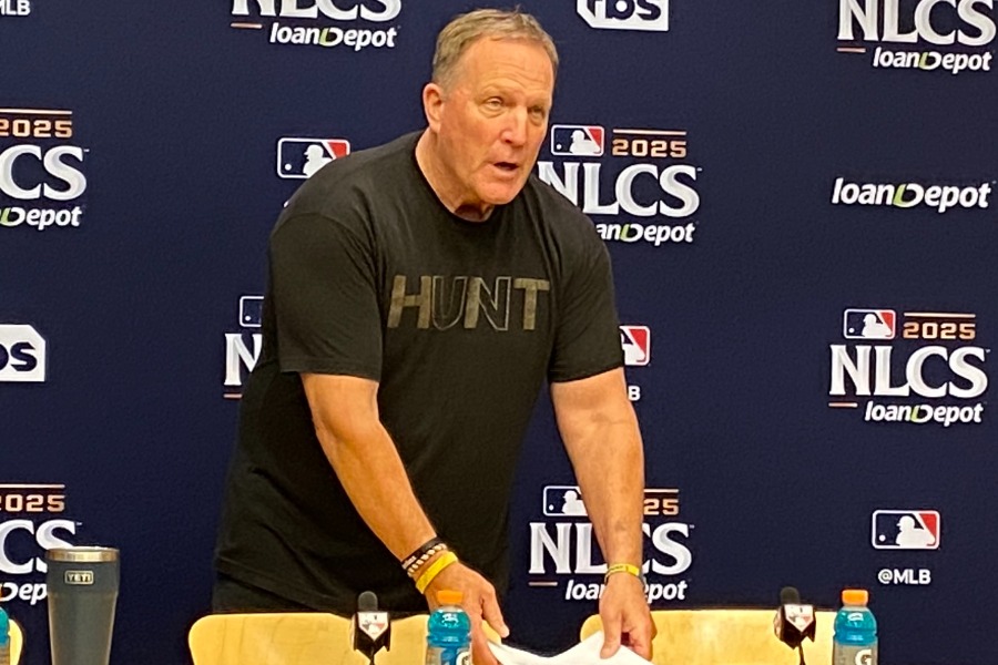 会見に出席したブルワーズのパット・マーフィー監督【写真：真柴健】