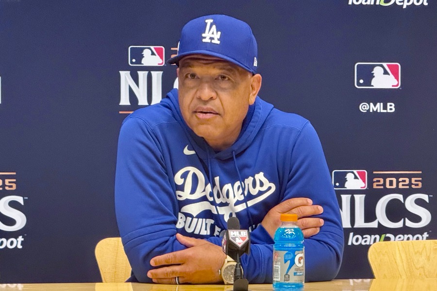 会見に出席したドジャースのデーブ・ロバーツ監督【写真：小谷真弥】