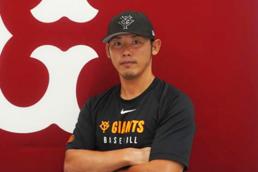 取材に応じた巨人・矢野謙次2軍打撃コーチ【写真：尾辻剛】