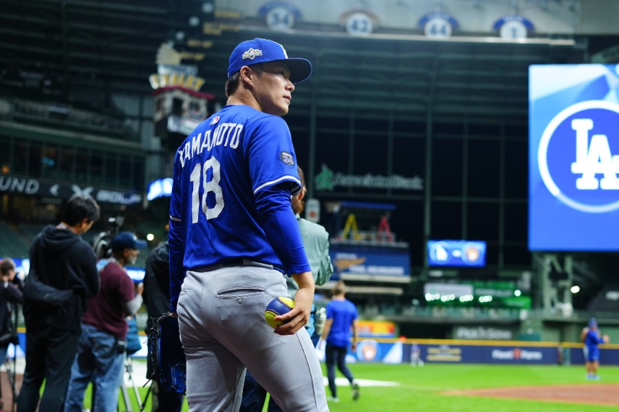 敵地で調整を行ったドジャース・山本由伸【写真：荒川祐史】