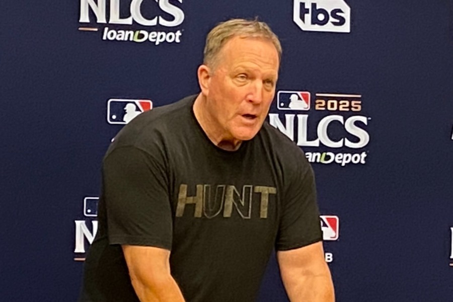 会見に出席したブルワーズのパット・マーフィー監督【写真：真柴健】