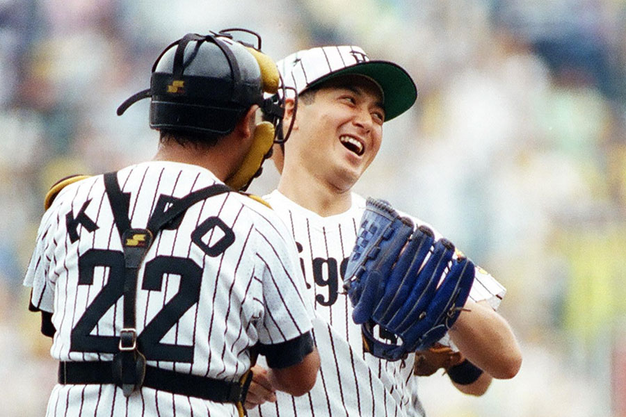 ノーヒットノーランを達成した阪神時代の湯舟敏郎氏（右）【写真提供：産経新聞社】