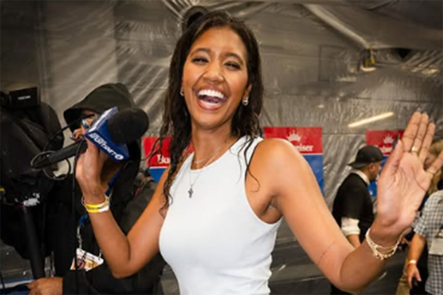 シャンパンファイトに参加したキルステン・ワトソンさん（写真はスクリーンショット）