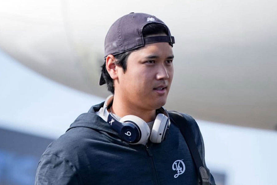 ドジャースの公式SNSが投稿した飛行機に搭乗する大谷翔平（写真はスクリーンショット）