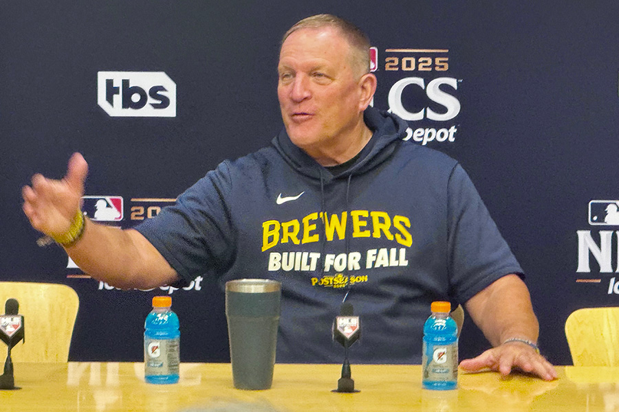 会見に出席したブルワーズのパット・マーフィー監督【写真：小谷真弥】