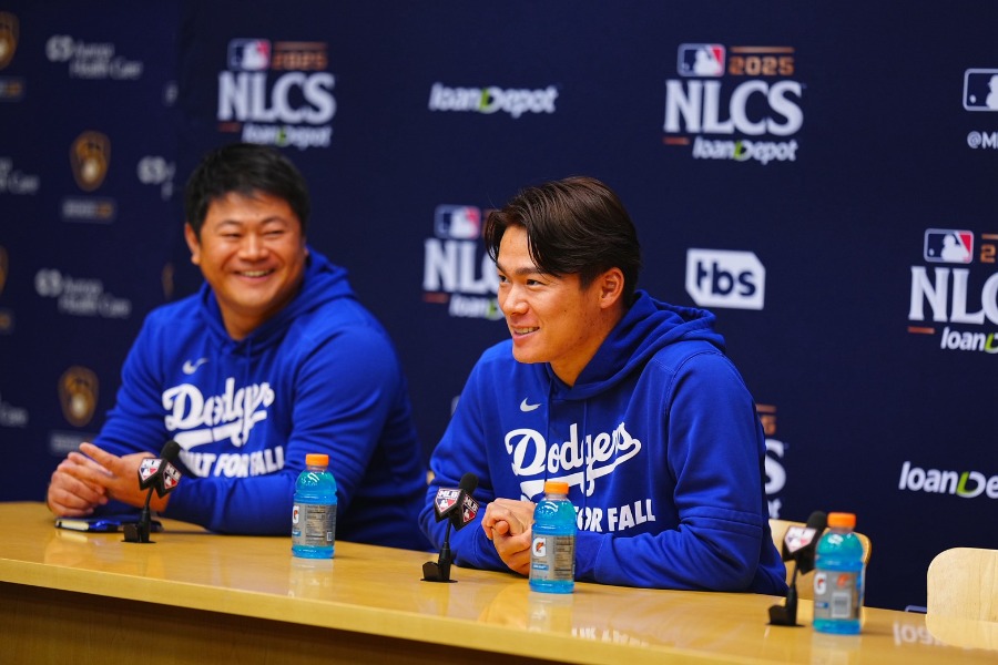 記者会見を行ったドジャース・山本由伸【写真:荒川祐史】