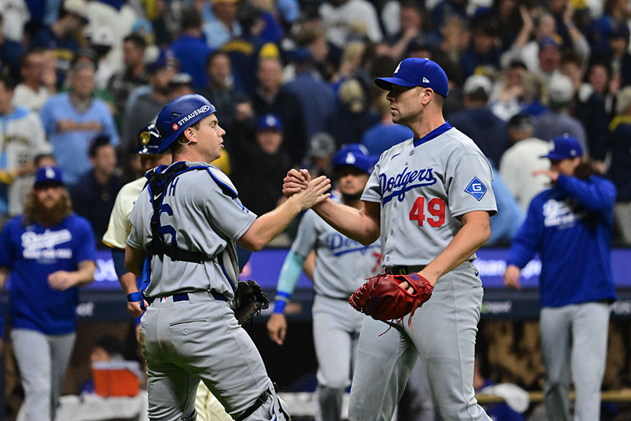 試合を締めたドジャースのブレイク・トライネン【写真：ロイター】