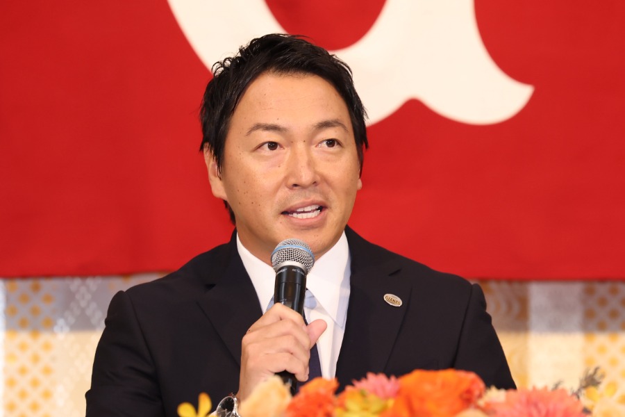 引退会見をした巨人・長野久義【写真：加治屋友輝】