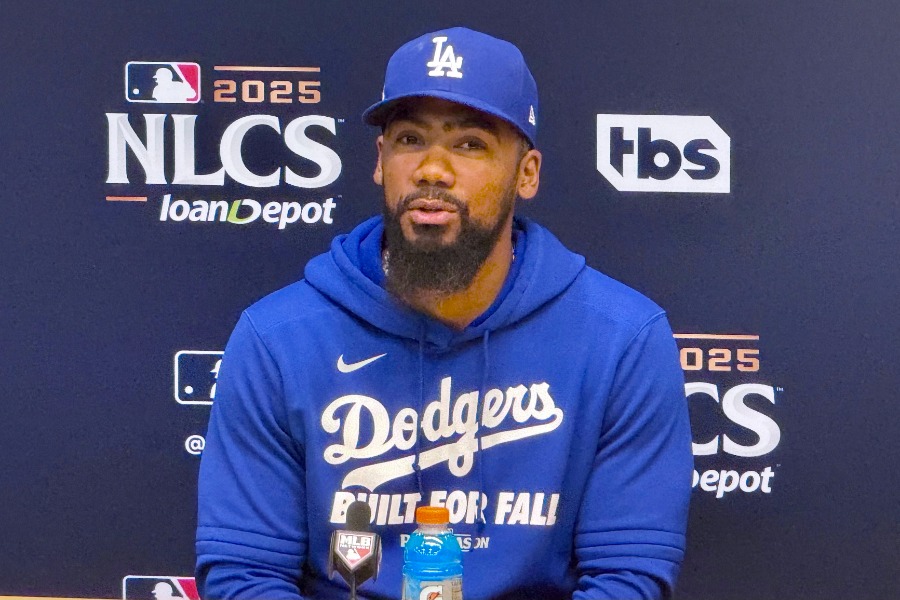 会見に登場したドジャースのテオスカー・ヘルナンデス【写真：小谷真弥】