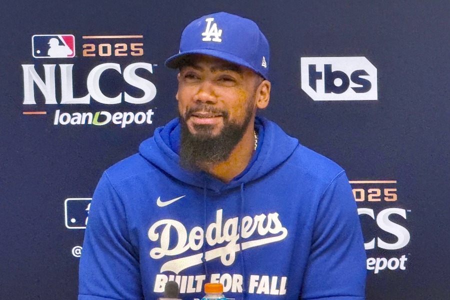 会見に出席したドジャースのテオスカー・ヘルナンデス【写真：小谷真弥】