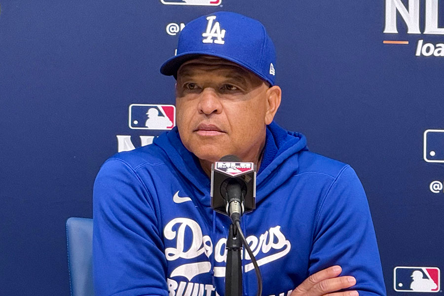 試合前日の会見に出席したドジャースのデーブ・ロバーツ監督【写真:小谷真弥】