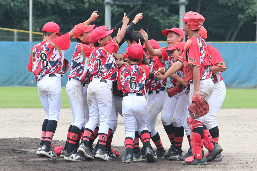優勝を果たした松山NORTHベースボールクラブ【写真：大会提供】