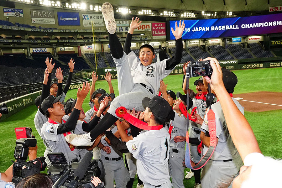 全国3冠を達成した世田谷西リトルシニア【写真：小林靖】