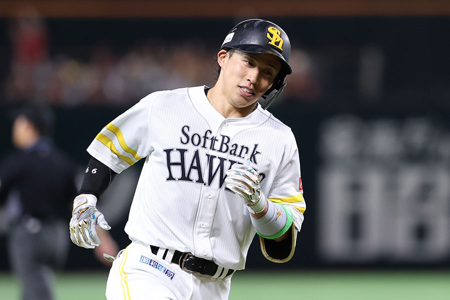 日本ハム戦の7回、本塁打を放ったソフトバンク・野村勇【写真：加治屋友輝】