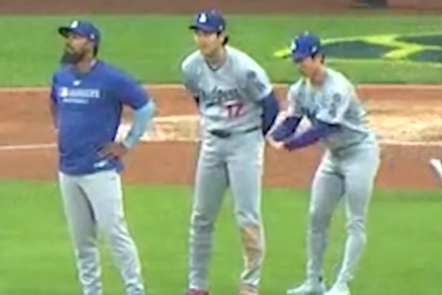 MLBが公開した大谷とキム・ヘソン（投稿をスクリーンショット）