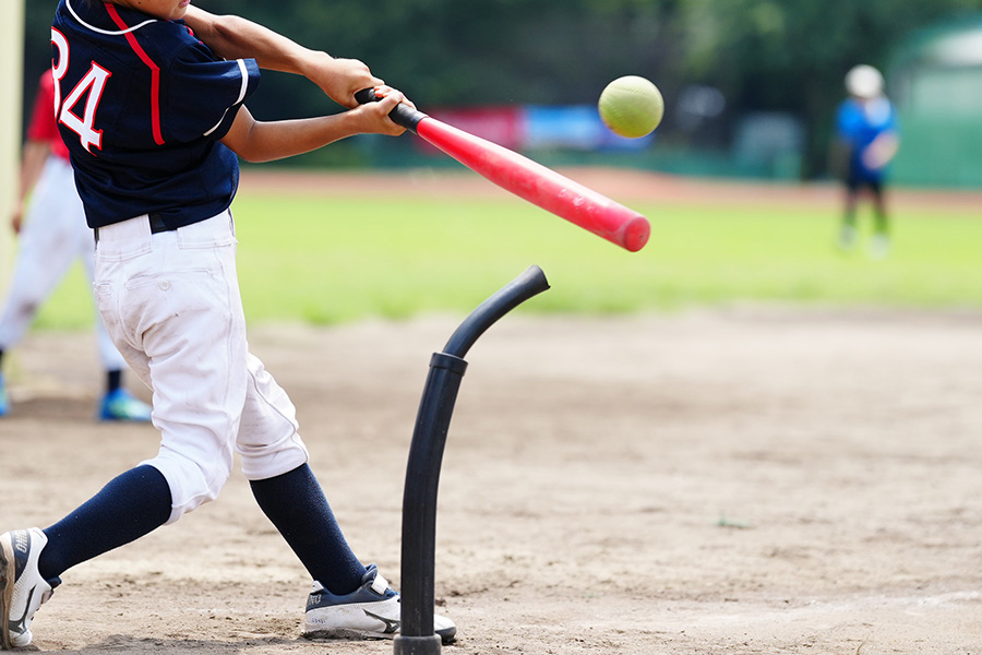 ティー打撃の基本的な立ち位置の教え方とは（写真はイメージ）