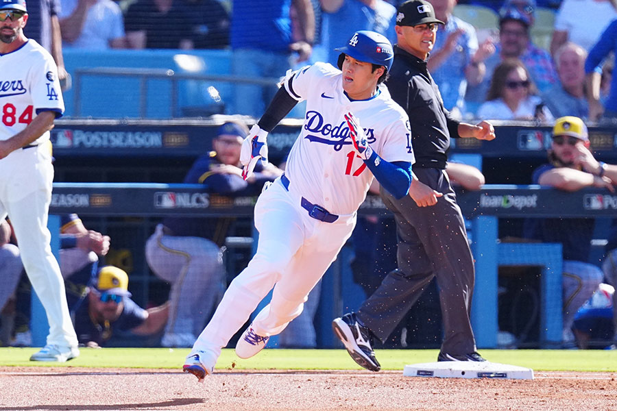 初回に三塁打を放ったドジャース・大谷翔平【写真:荒川祐史】