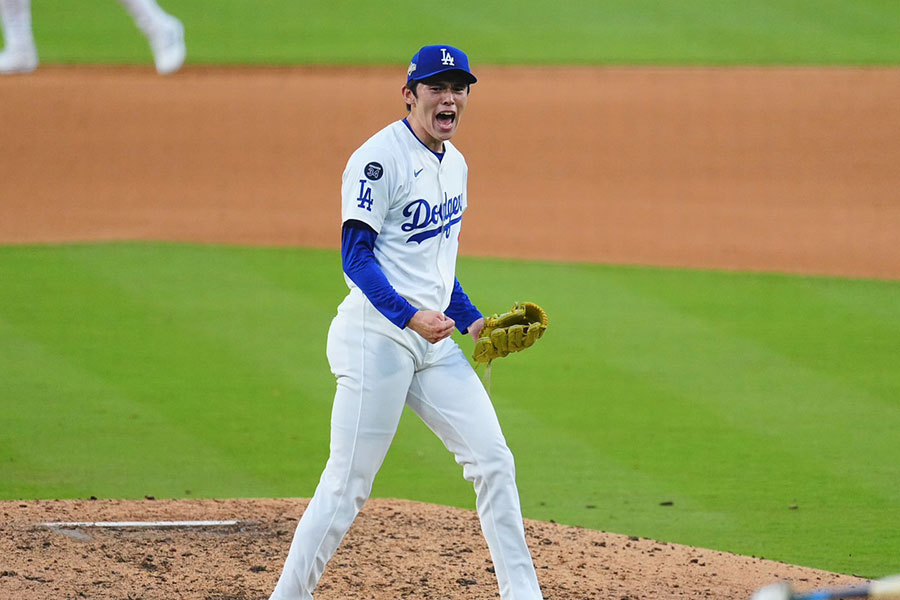 ブルワーズ戦の9回に登板したドジャース・佐々木朗希【写真：荒川祐史】