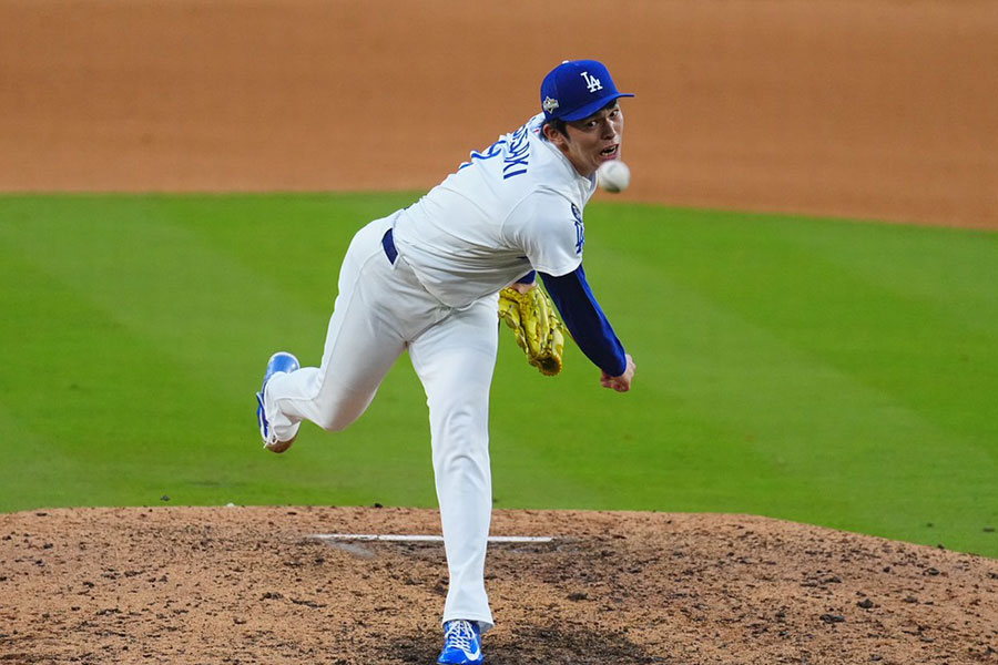 ブルワーズ戦の9回に登板したドジャース・佐々木朗希【写真：荒川祐史】