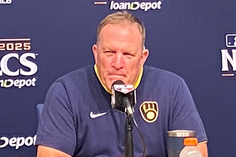 試合後の会見に出席したブルワーズのパット・マーフィー監督【写真：真柴健】