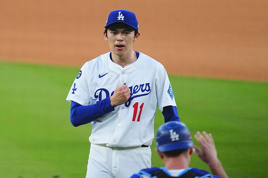 ブルワーズ戦の9回に登板したドジャース・佐々木朗希【写真：荒川祐史】