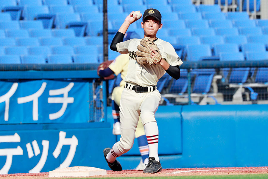 作新学院中の堅守を作り上げたゴロ捕球ドリルとは【写真：小池義弘】