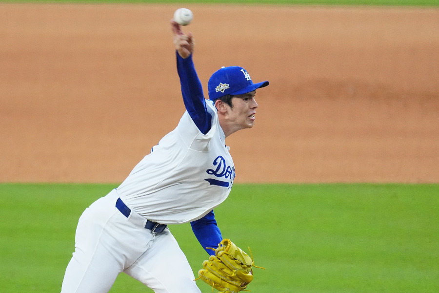 ブルワーズ戦の9回に登板したドジャース・佐々木朗希【写真：荒川祐史】