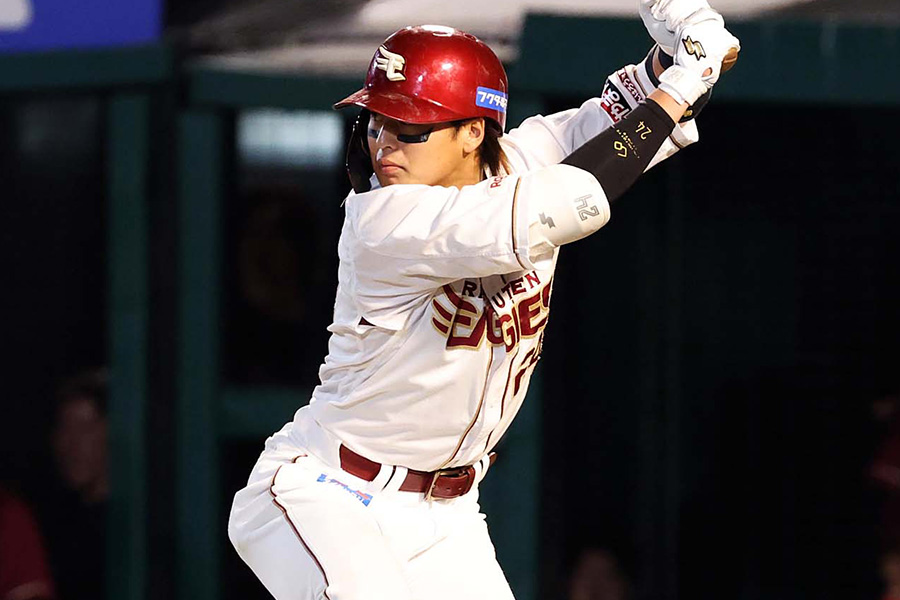 楽天・黒川史陽【写真：栗木一考】