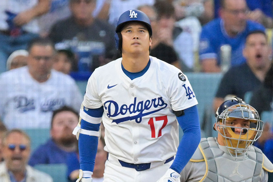 ブルワーズ戦の初回に本塁打を放ったドジャース・大谷翔平【写真：ロイター】