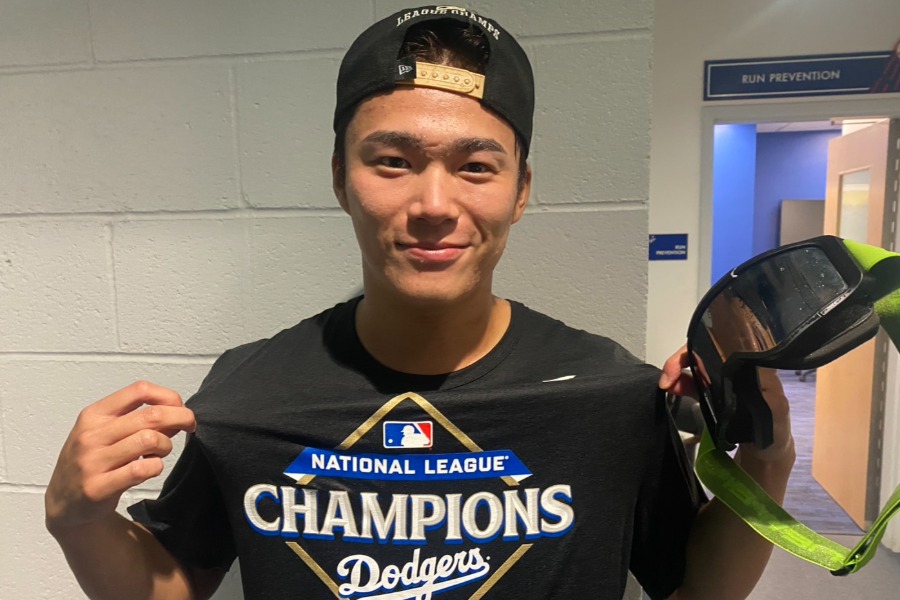 シャンパンファイトに参加したドジャース・山本由伸【写真:真柴健】