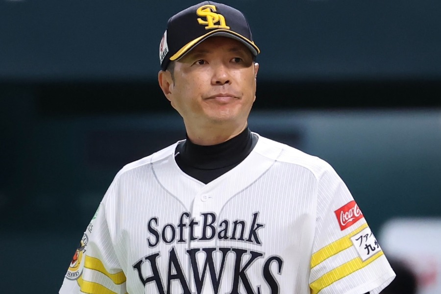 日本ハム戦で指揮を執ったソフトバンク・小久保裕紀監督【写真：加治屋友輝】