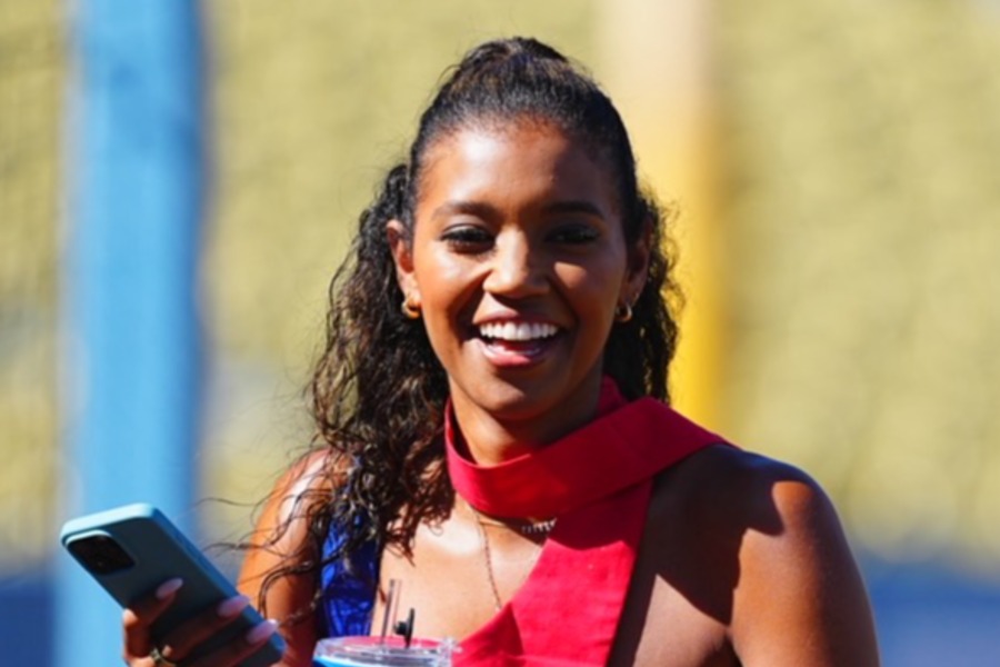 「スポーツネットLA」のレポーターを務めるキルステン・ワトソンさん【写真：荒川祐史】