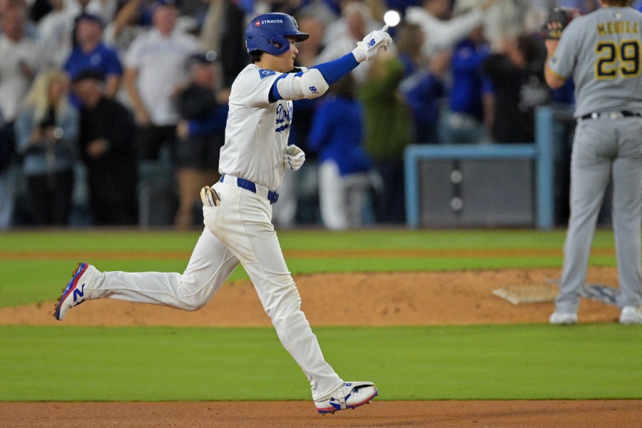 ブルワーズ戦で本塁打を放ったドジャース・大谷翔平【写真:ロイター】