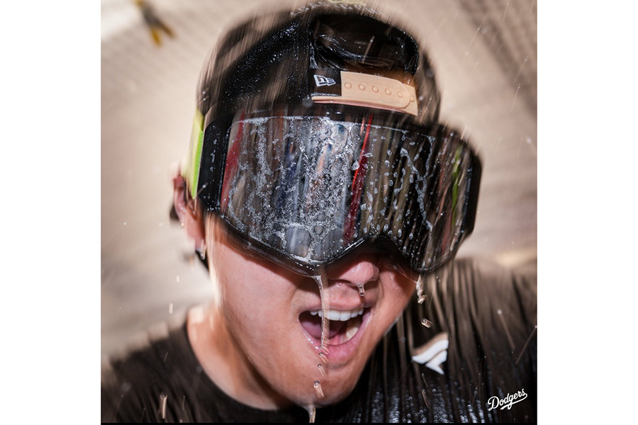 ドジャース公式Xが公開したシャンパンファイトに参加する大谷翔平（画像はスクリーンショット）
