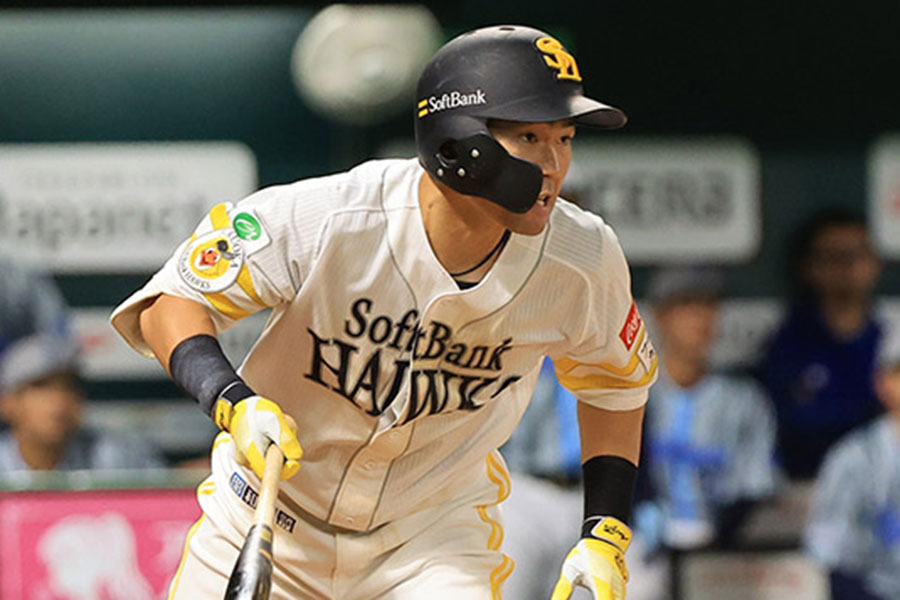 ソフトバンク・中村晃【写真：球団提供】