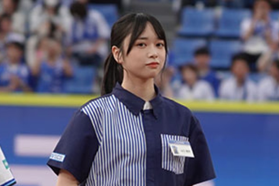 2023年に横浜スタジアムで始球式を行った日向坂46の山口陽世さん【写真：町田利衣】
