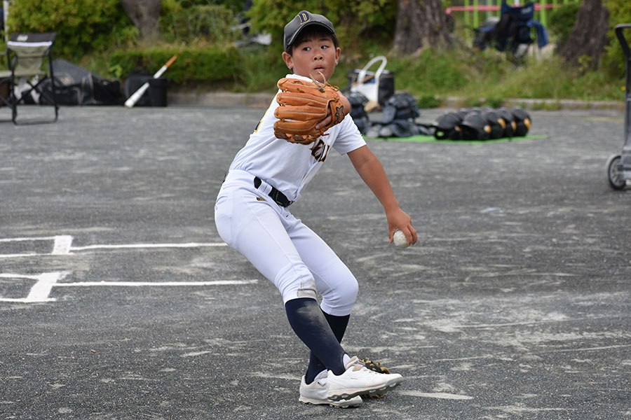 強豪3チームが取り組むキャッチボールの基本とは【写真：高橋幸司】
