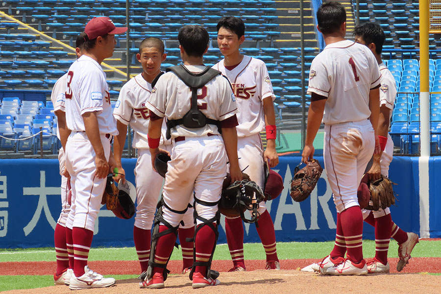 今夏のシニア日本選手権に出場した楽天シニアナイン【写真：片倉尚文】