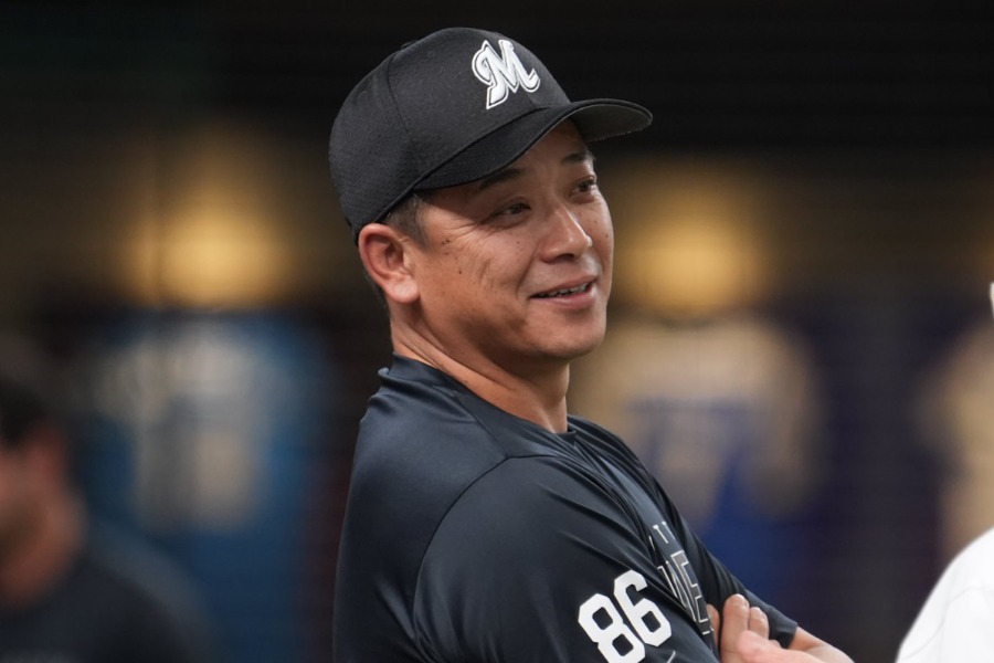 ロッテ・サブロー新監督【写真:岡部直樹】