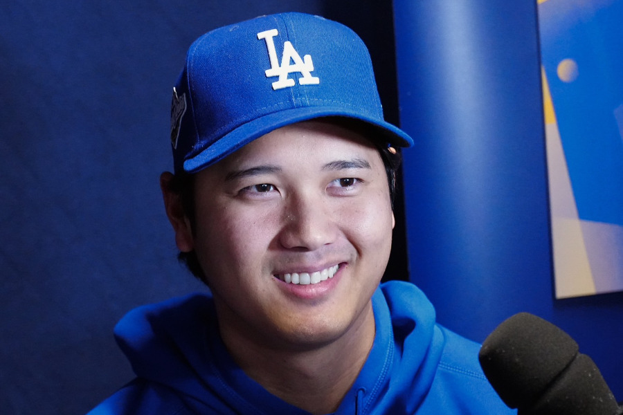 ワールドシリーズ前日会見に臨んだドジャース・大谷翔平【写真：荒川祐史】