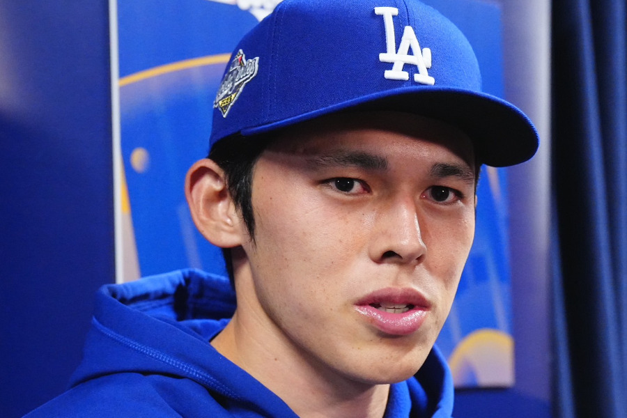 ワールドシリーズ前日会見に臨んだドジャース・佐々木朗希【写真：荒川祐史】