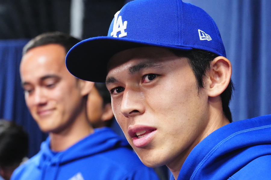 ワールドシリーズ前日会見に臨んだドジャース・佐々木朗希【写真：荒川祐史】