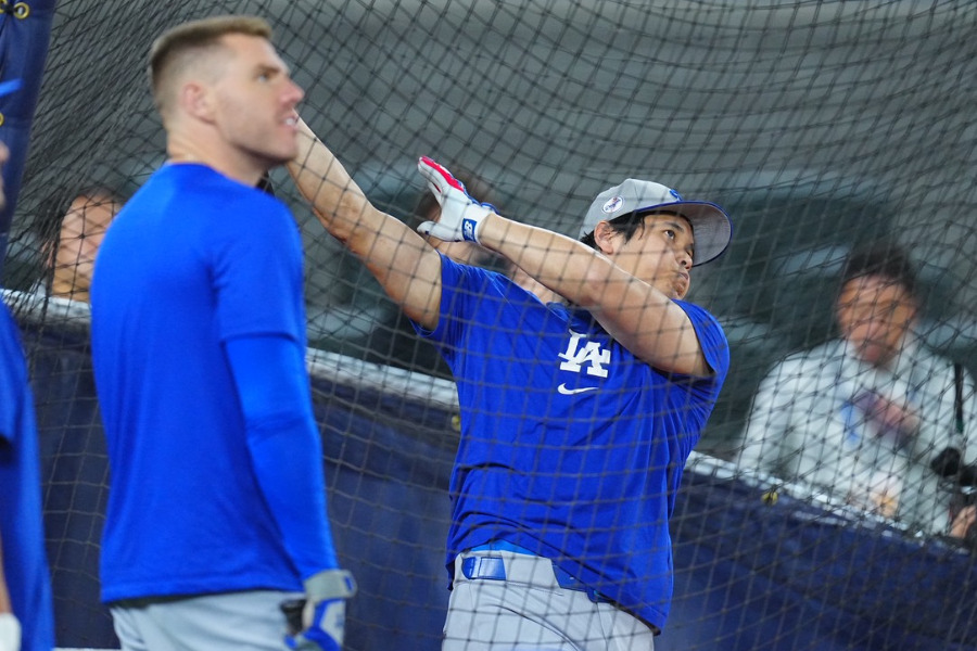 敵地でワールドシリーズ前日にフリー打撃を行ったドジャース・大谷翔平【写真：荒川祐史】