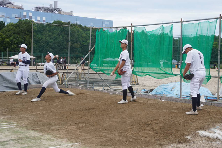 4人が同時に投球練習できる東海中央ボーイズのブルペン【写真：尾辻剛】