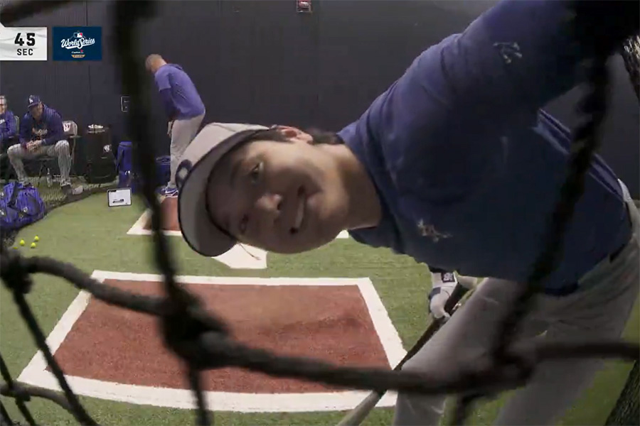 カメラに笑顔を見せるドジャース・大谷翔平【写真：MLB公式Xより】