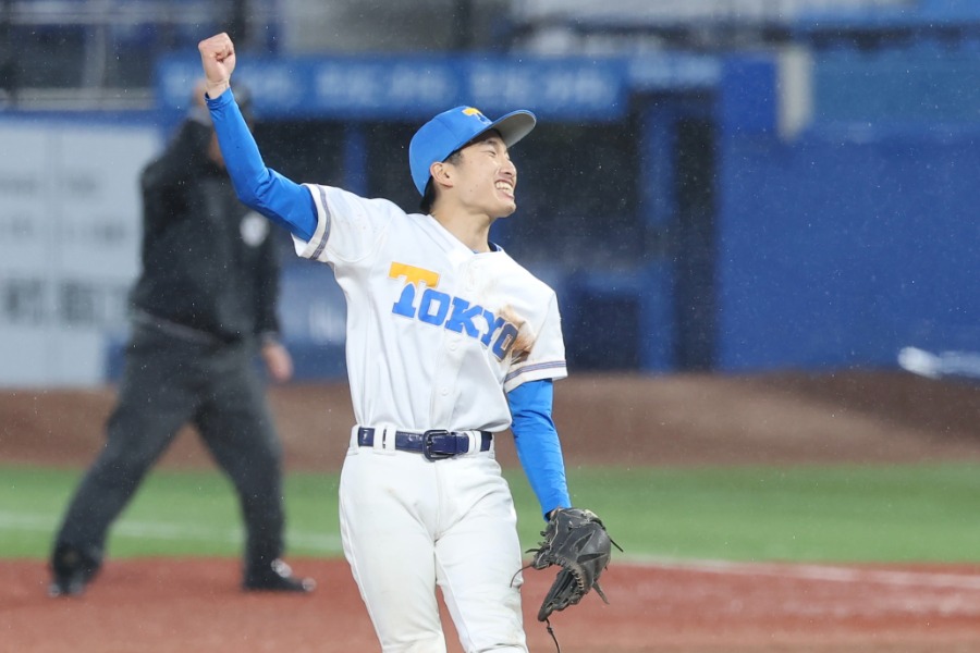 試合を締めた東大・渡辺向輝【写真：加治屋友輝】