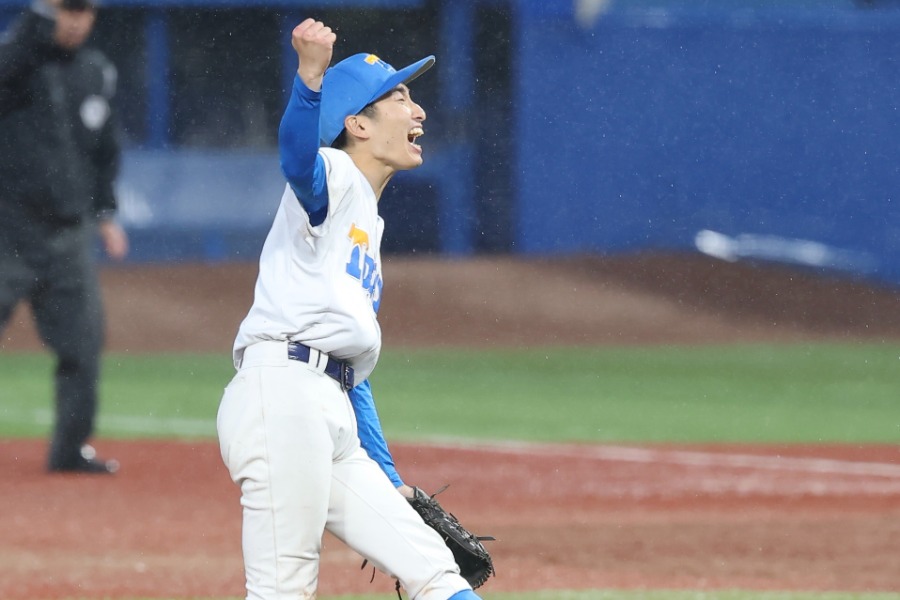 試合を締めた東大・渡辺向輝【写真：加治屋友輝】