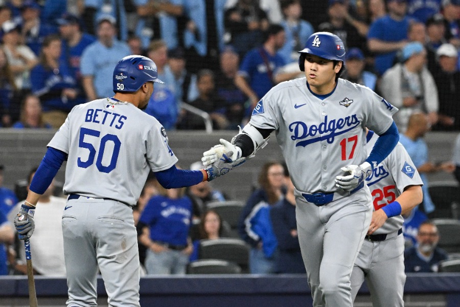 ブルージェイズ戦で本塁打を放ったドジャース・大谷翔平【写真:ロイター】
