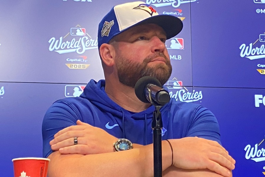 試合後、取材に応じたブルージェイズのジョン・シュナイダー監督【写真:真柴健】