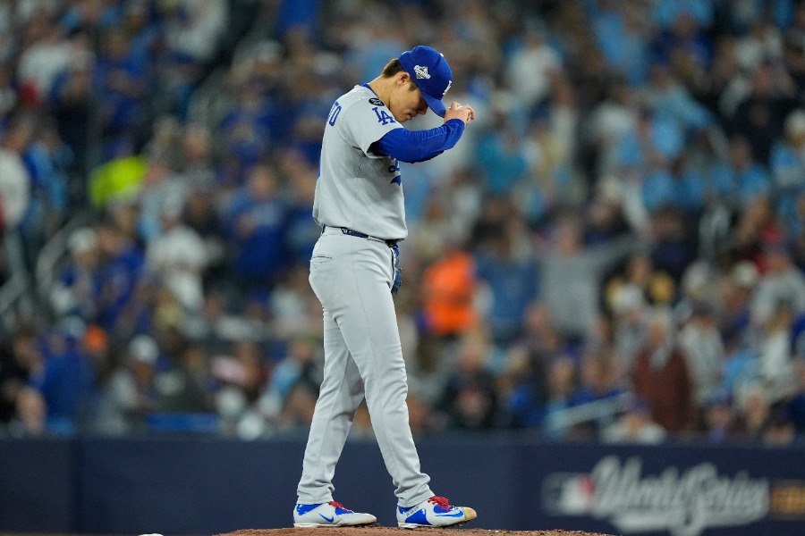 ブルージェイズ戦で力投したドジャース・山本由伸【写真：ロイター】
